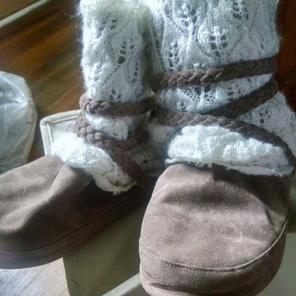 Muk Luk Boots - Picture 1 of 6